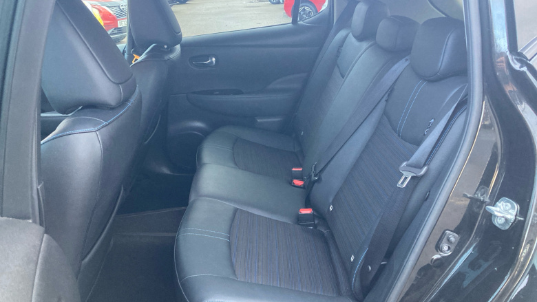 Nissan LEAF 110kW N-Connecta 39kWh 5dr Auto Electric Hatchback